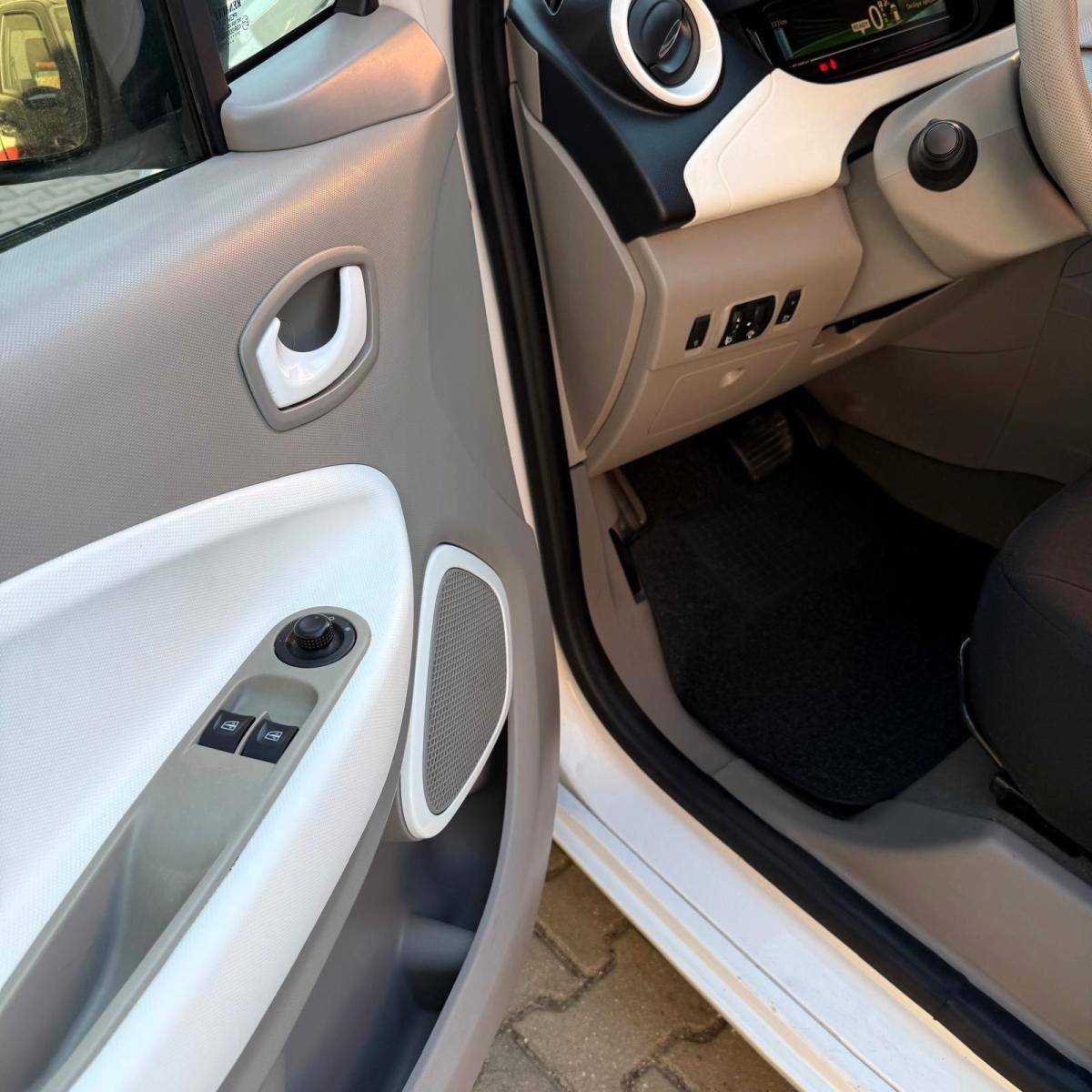 renault-zoe-2017-eletrico-0cc