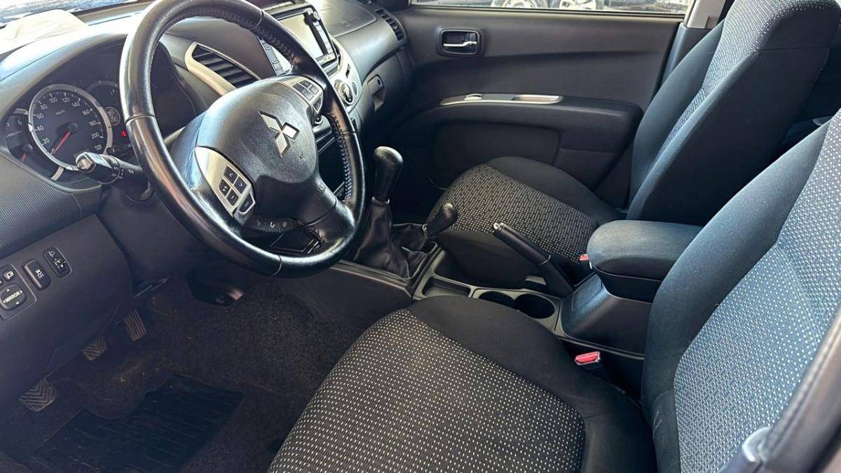 mitsubishi-l200-2015-diesel-2442cc