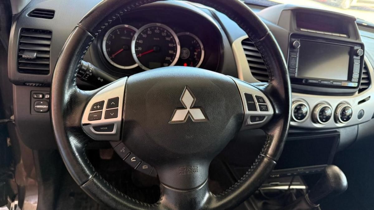 mitsubishi-l200-2015-diesel-2442cc