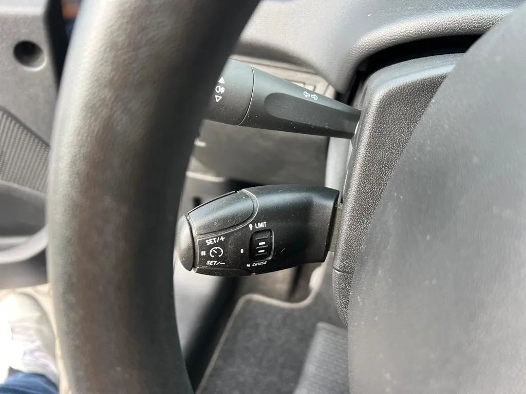 peugeot-208-2016-gasolina-999cc