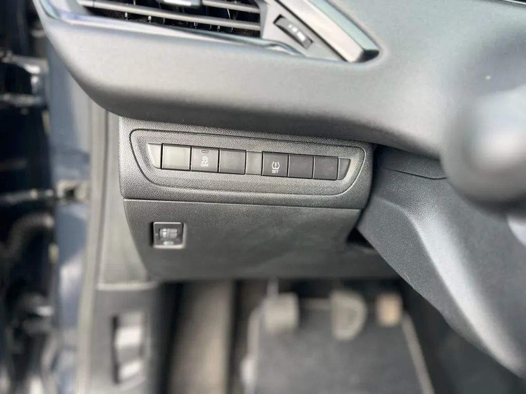 peugeot-208-2016-gasolina-999cc
