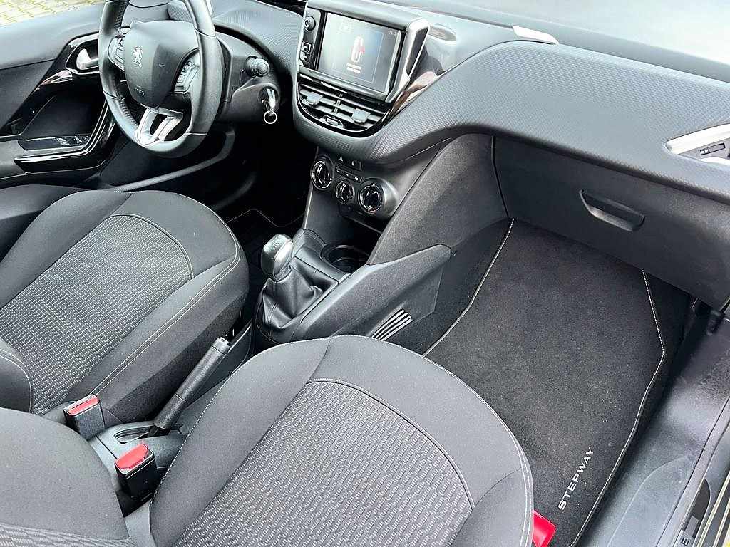 peugeot-208-2017-gasolina-1199cc