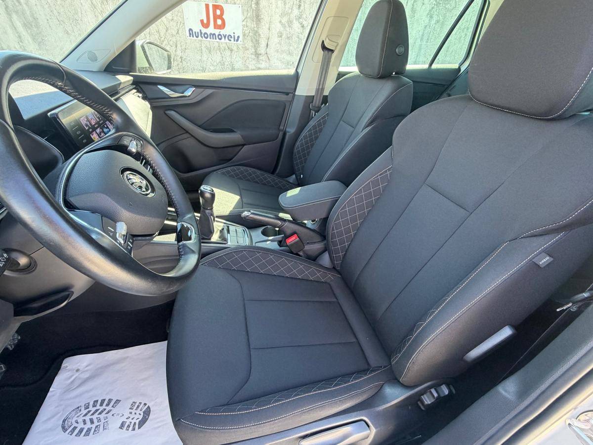 skoda-kamiq-2023-gasolina-999cc
