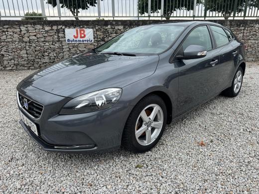 volvo-v40-2015-diesel-1560cc