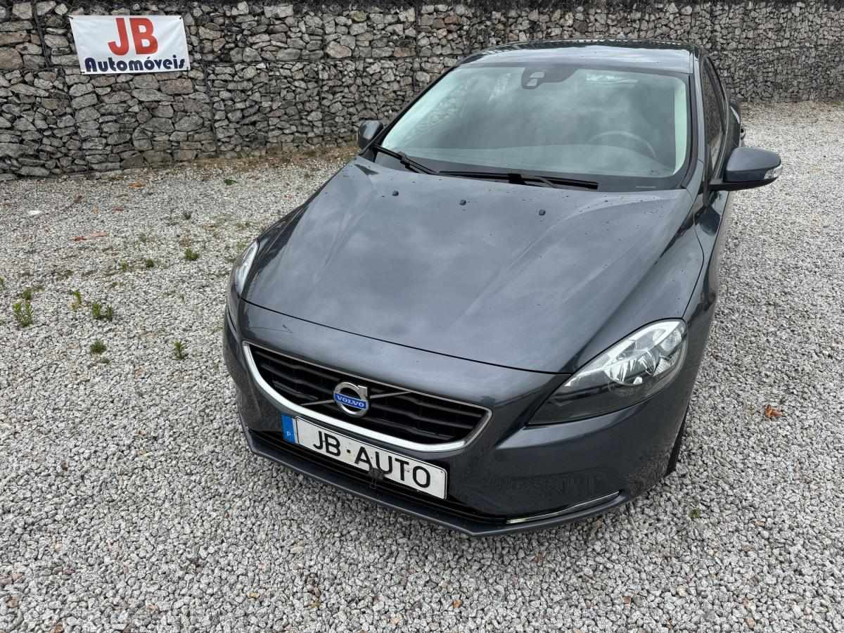 volvo-v40-2015-diesel-1560cc