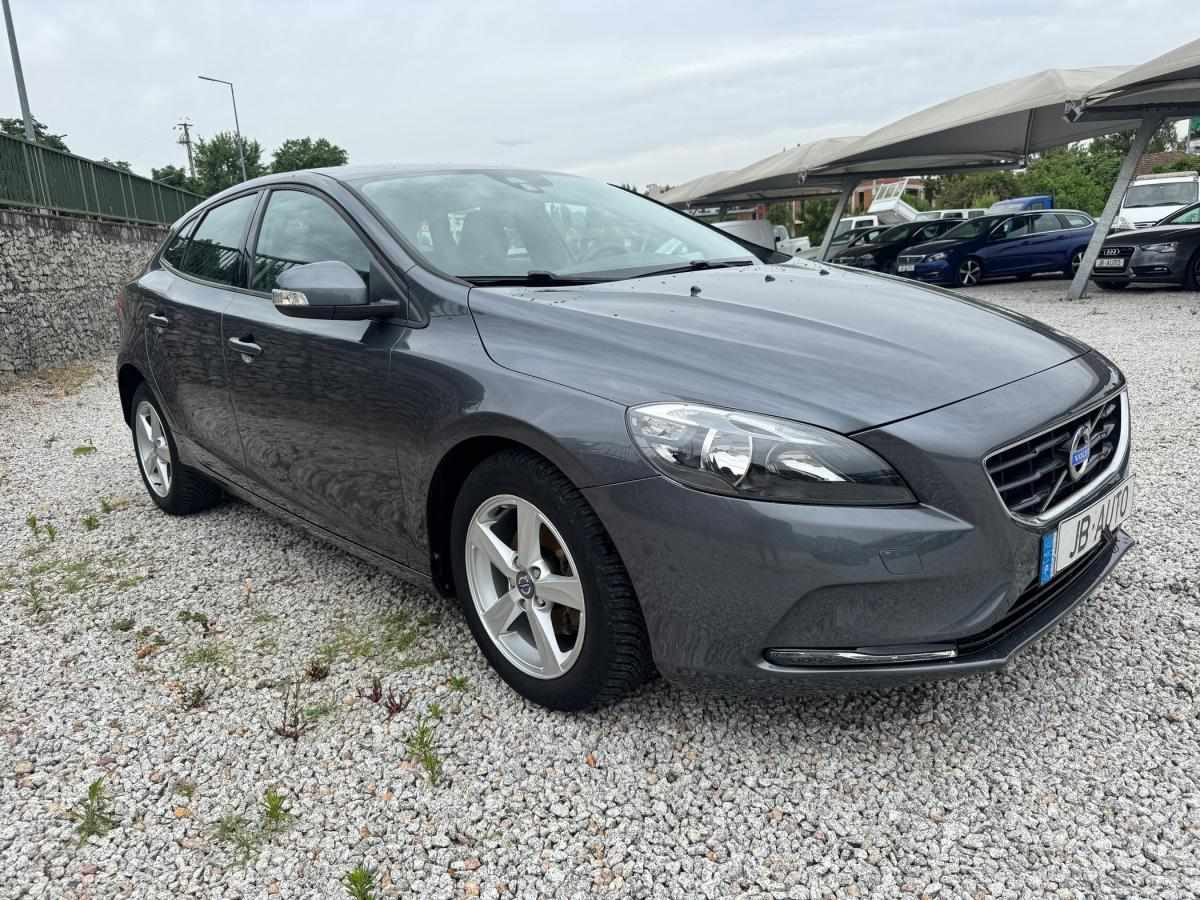 volvo-v40-2015-diesel-1560cc