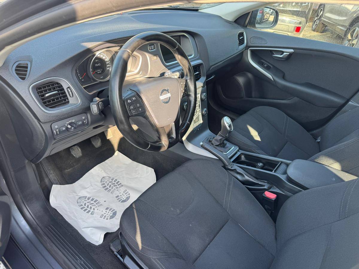 volvo-v40-2015-diesel-1560cc
