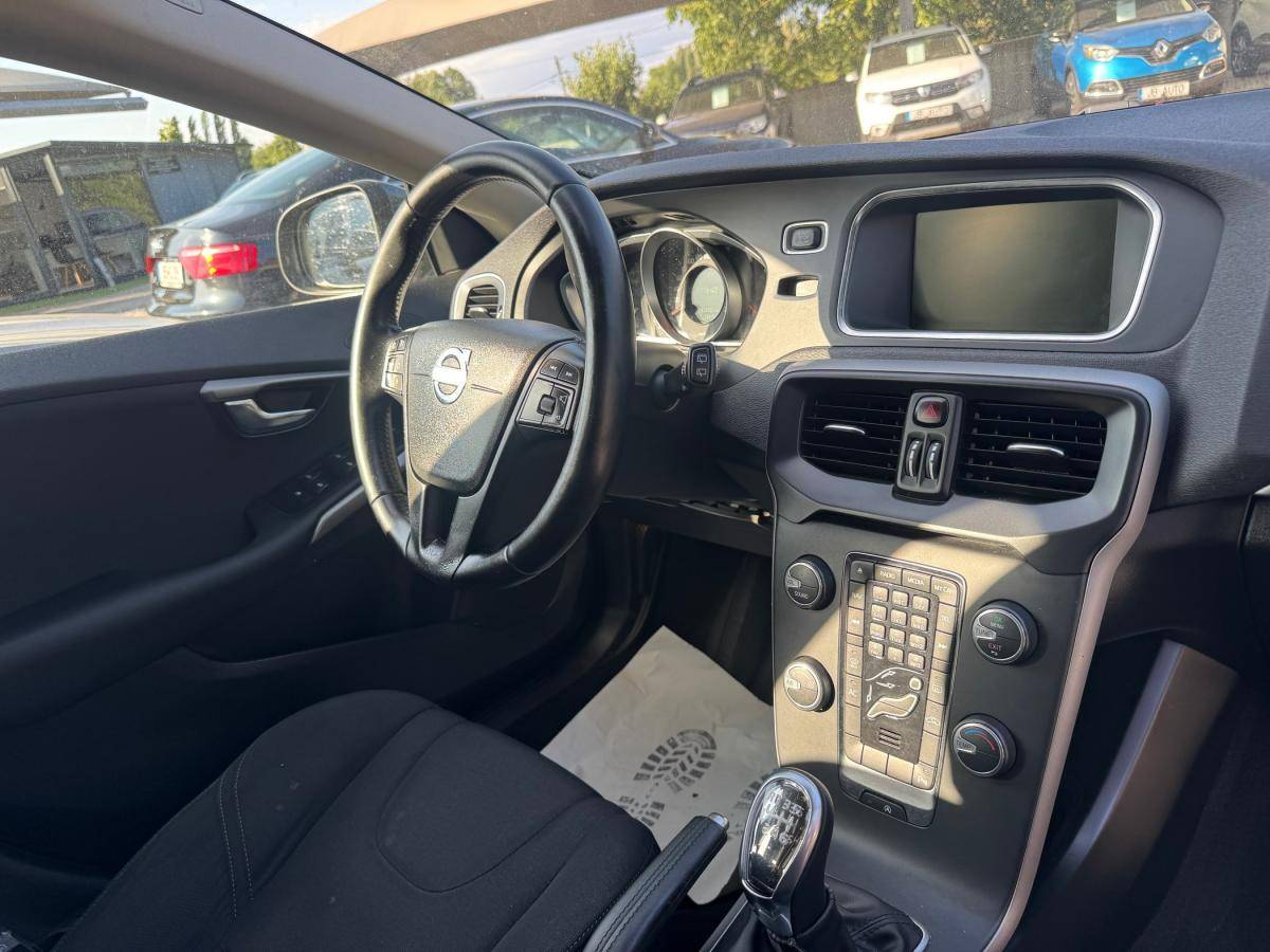 volvo-v40-2015-diesel-1560cc
