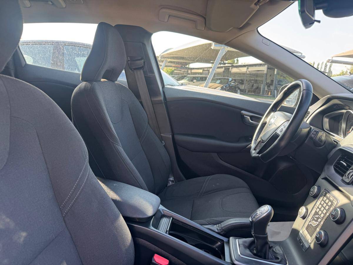 volvo-v40-2015-diesel-1560cc