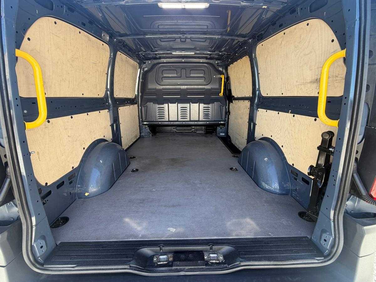 mercedes-benz-vito-2020-diesel-2143cc