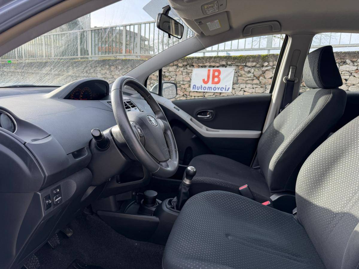 toyota-yaris-2011-gasolina-998cc