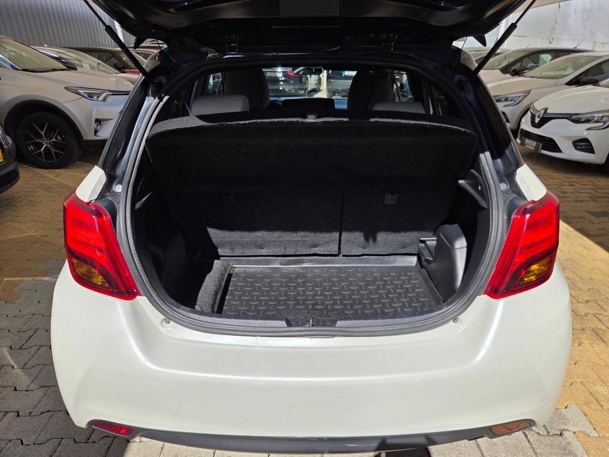 toyota-yaris-2016-hibrido-a-gasolina-1497cc