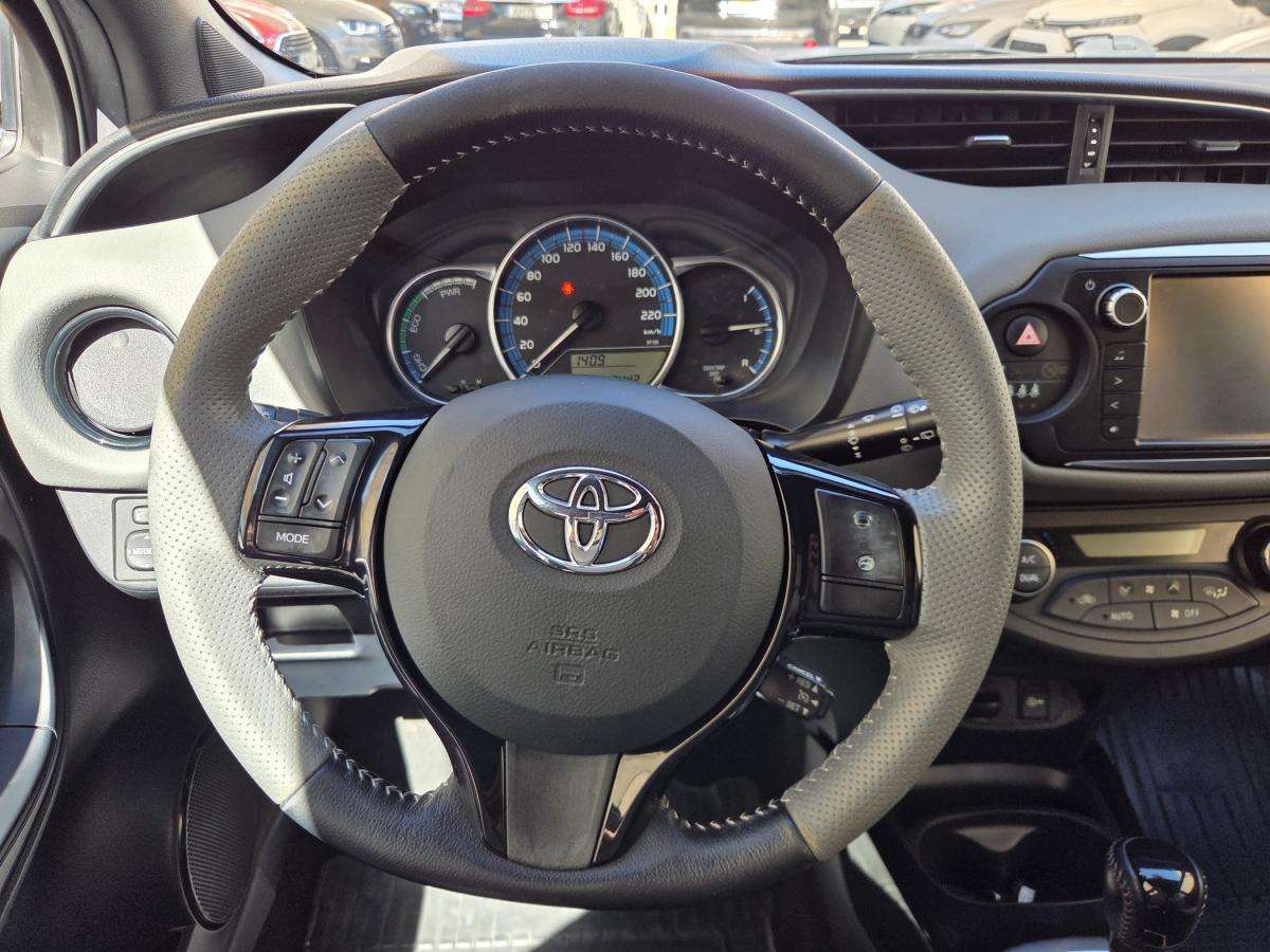 toyota-yaris-2016-hibrido-a-gasolina-1497cc