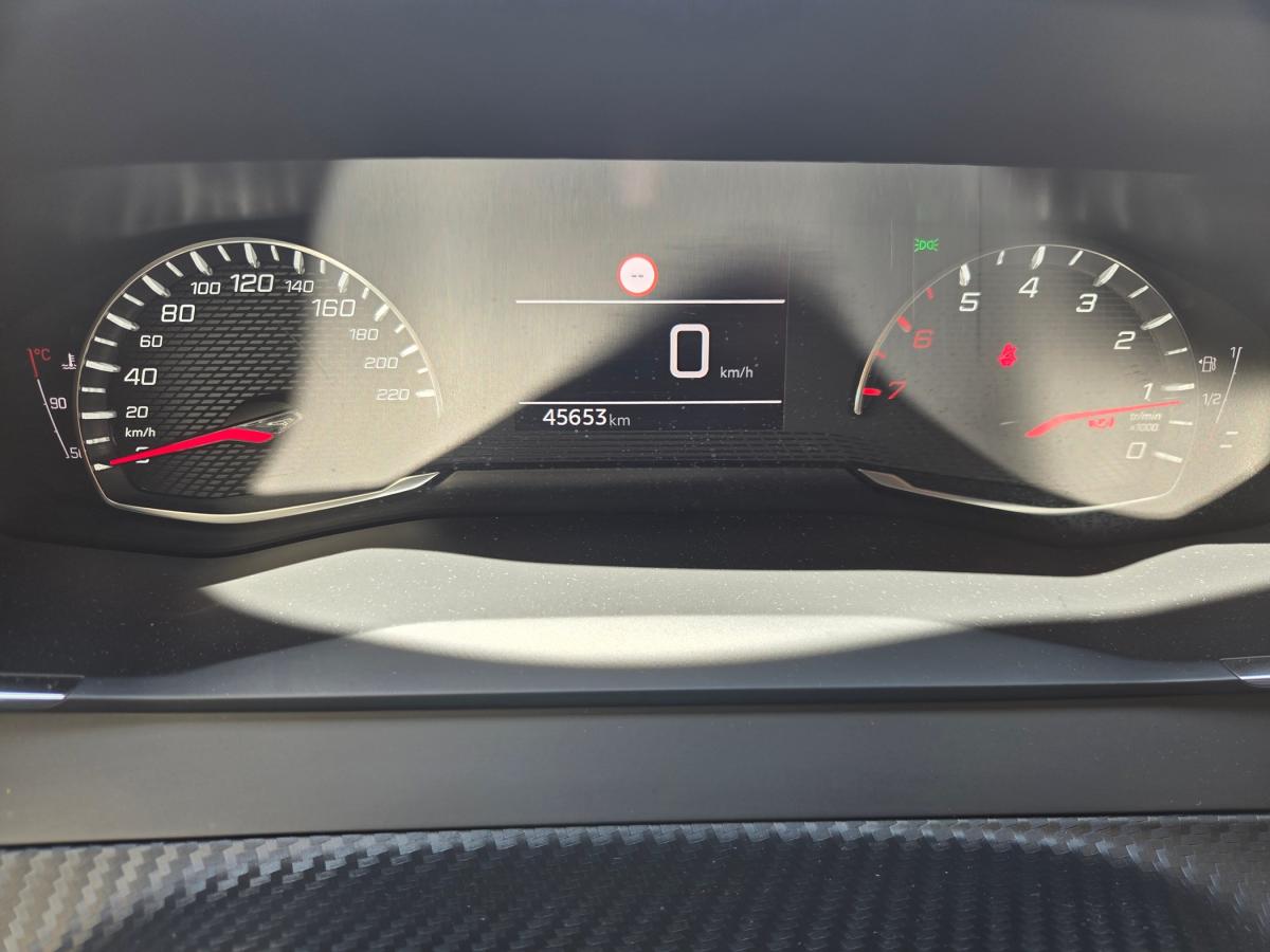 peugeot-2008-2023-gasolina-1199cc