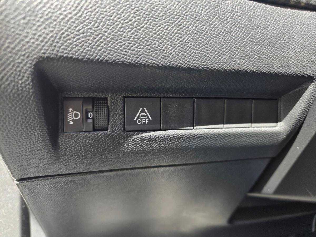 peugeot-2008-2023-gasolina-1199cc