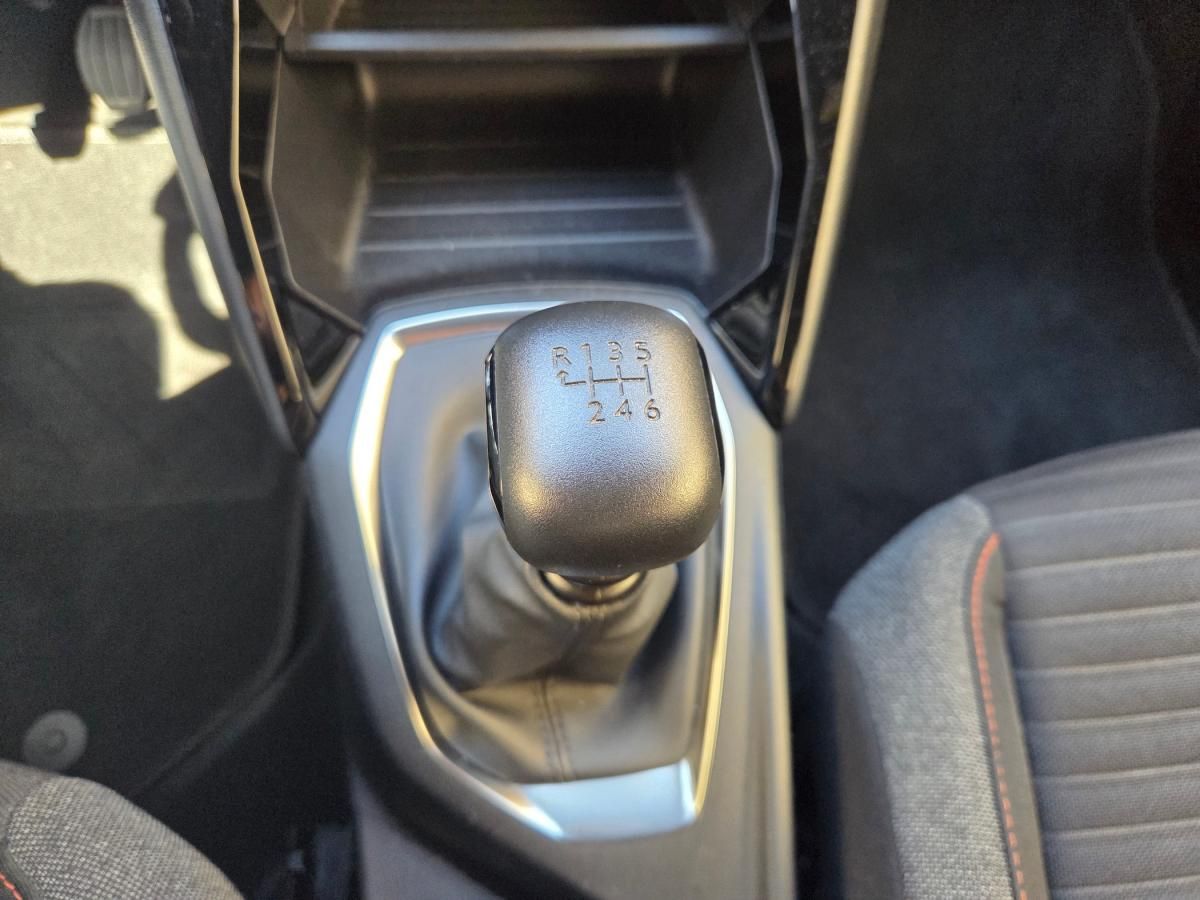 peugeot-2008-2023-gasolina-1199cc