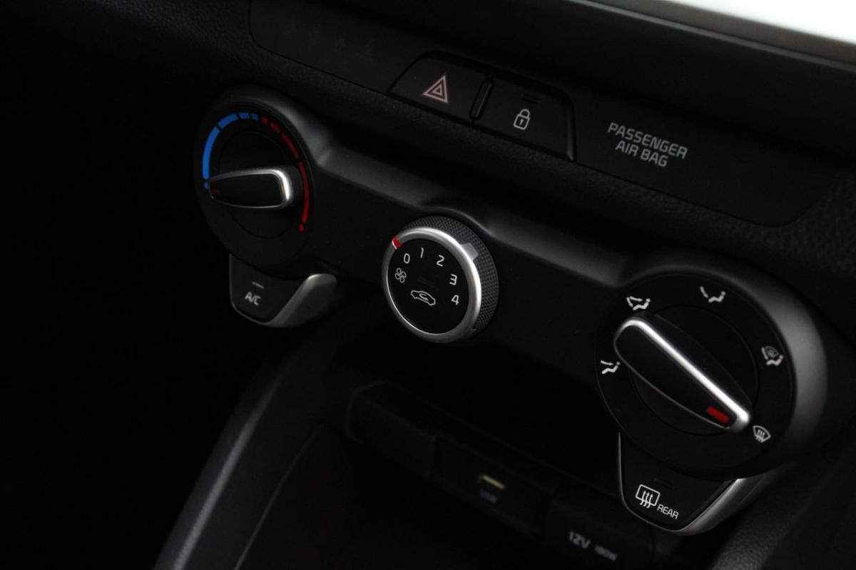 kia-stonic-2025-gasolina-1197cc