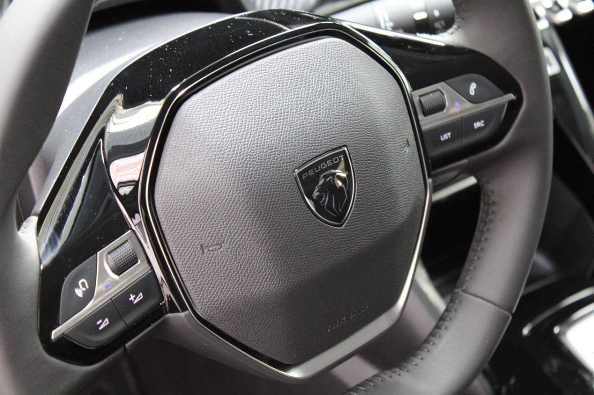 peugeot-208-2025-hibrido-a-gasolina-1199cc