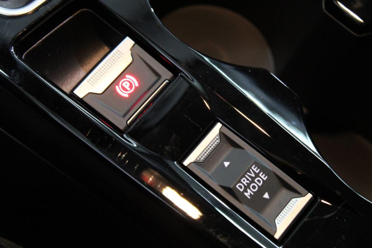 peugeot-208-2025-hibrido-a-gasolina-1199cc