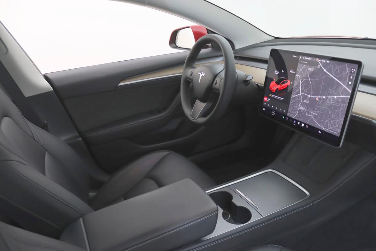 tesla-model-3-2023-eletrico-555cc