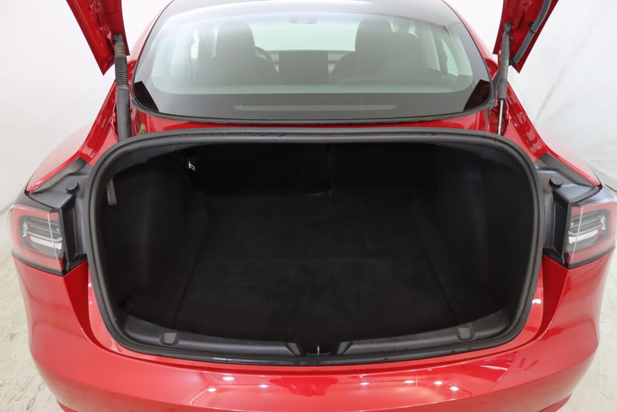 tesla-model-3-2023-eletrico-555cc