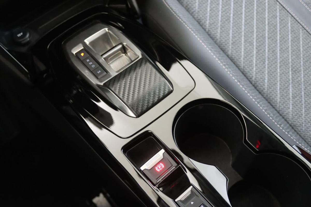 peugeot-208-2025-hibrido-a-gasolina-1199cc