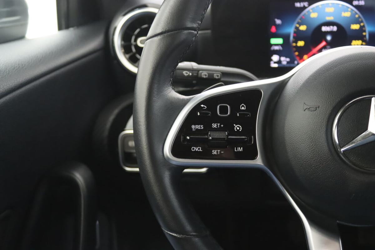 mercedes-benz-classe-a-2021-hibrido-1332cc