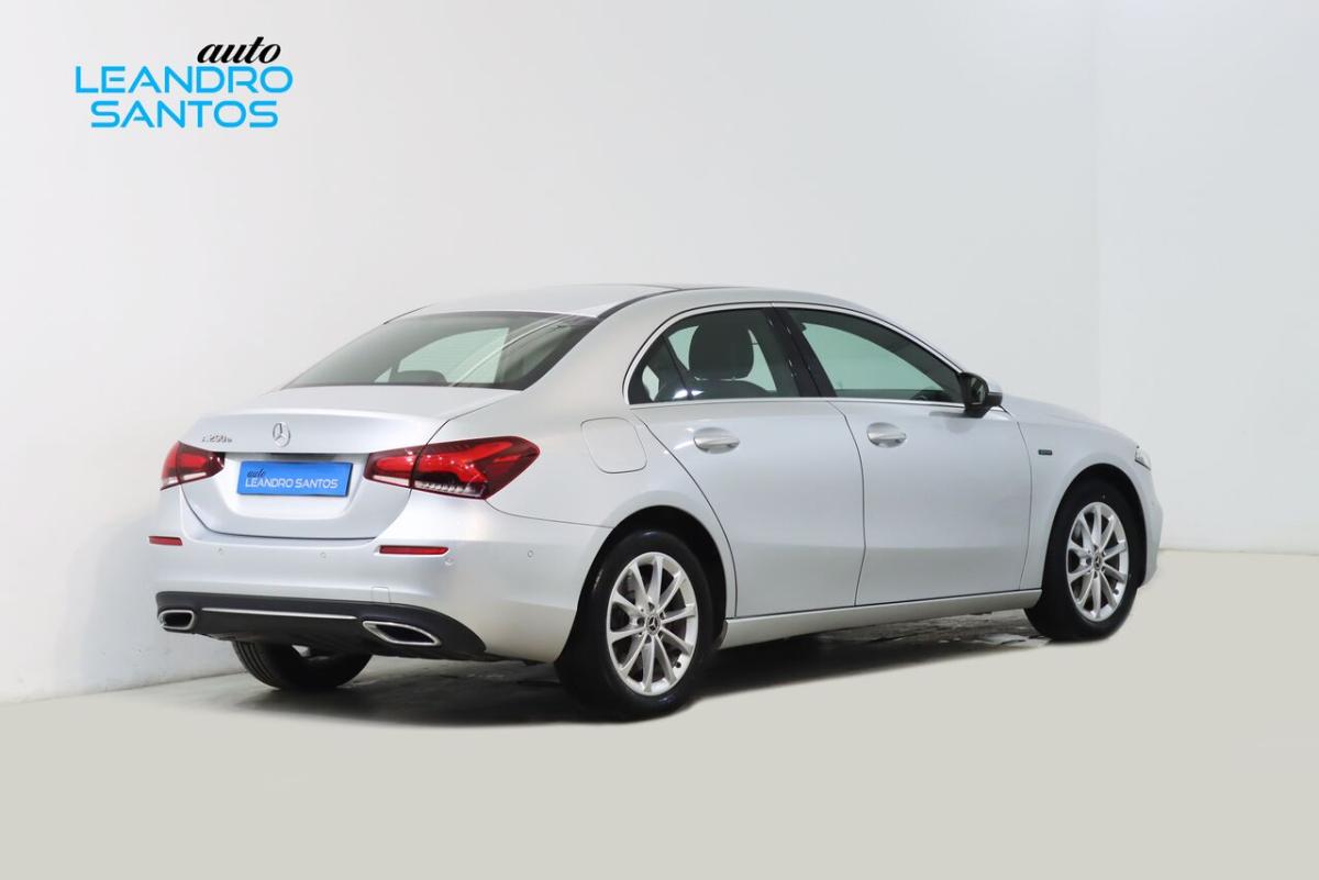 mercedes-benz-classe-a-2020-hibrido-1332cc