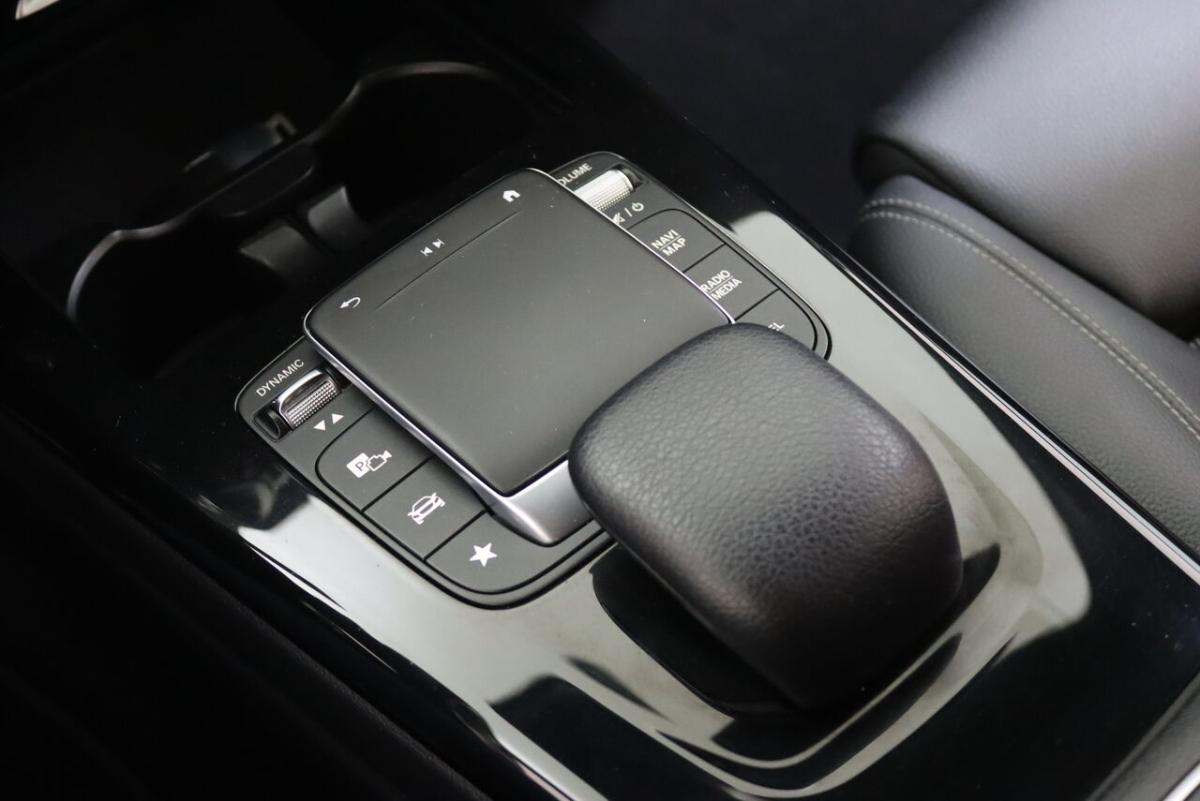 mercedes-benz-classe-a-2021-hibrido-1332cc