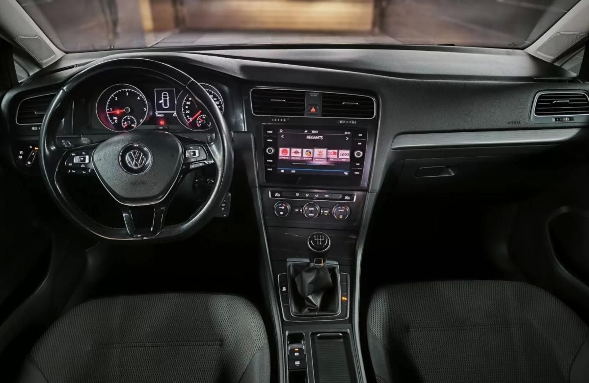volkswagen-golf-variant-2017-diesel-1598cc