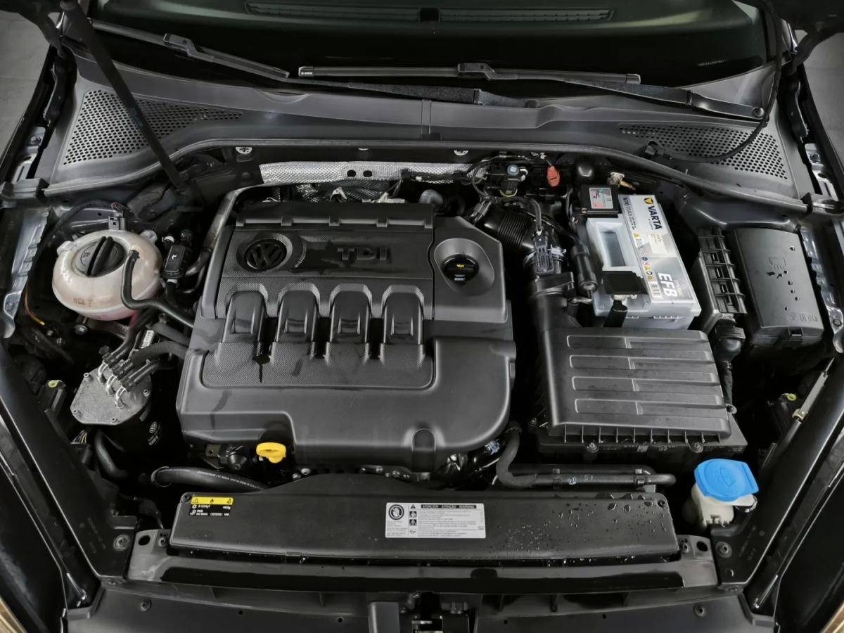 volkswagen-golf-variant-2017-diesel-1598cc