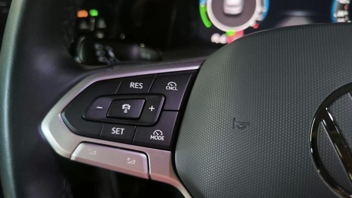 volkswagen-golf-2025-hibrido-1498cc