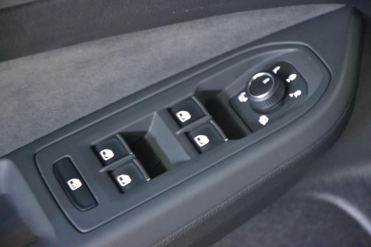volkswagen-golf-2025-hibrido-1498cc