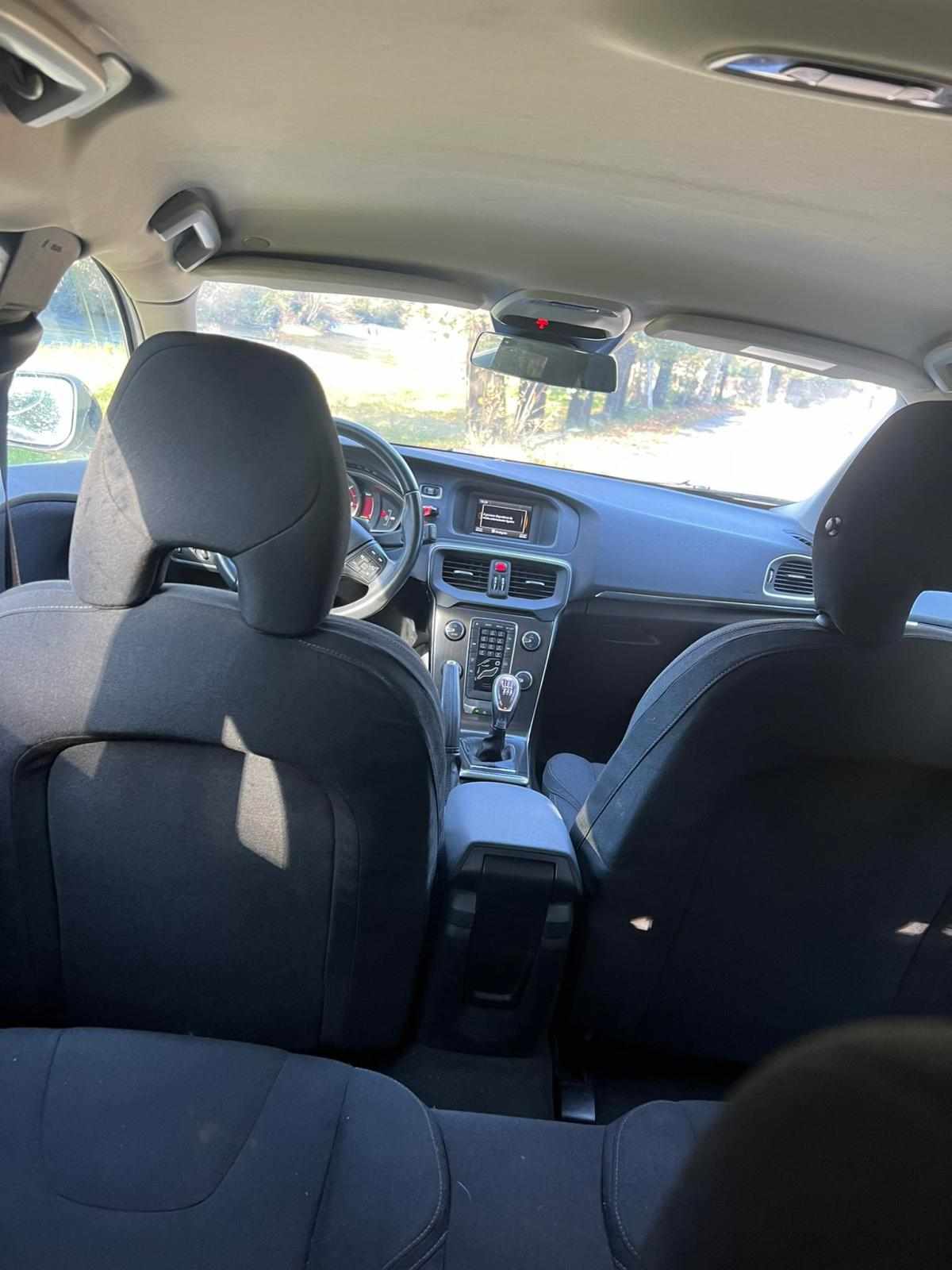 volvo-v40-d2-2013-diesel-1560cc