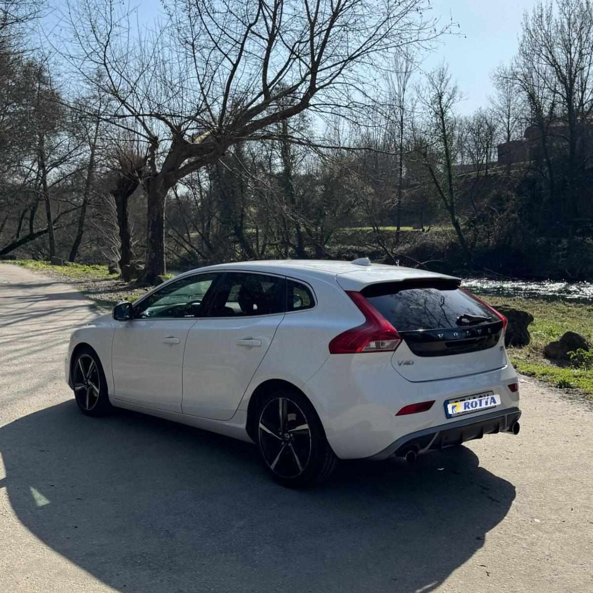 volvo-v40-d2-2013-diesel-1560cc