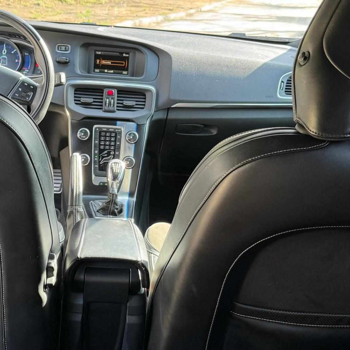 volvo-v40-d2-2013-diesel-1560cc