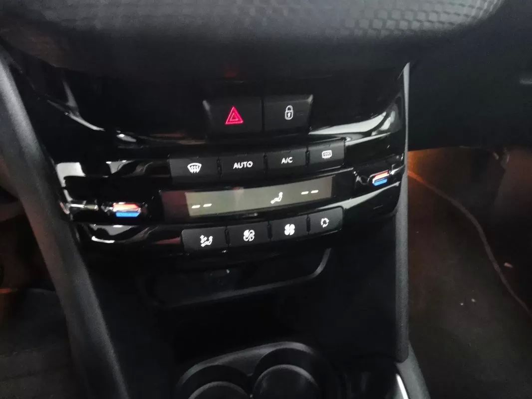 peugeot-208-2018-gasolina-1199cc