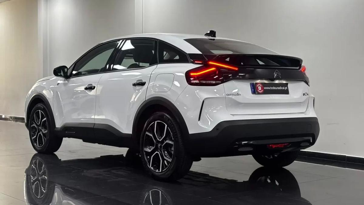 citroen-e-c4-2023-eletrico-200cc