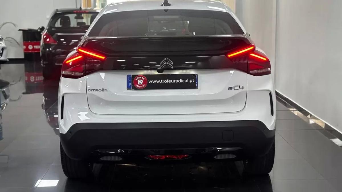 citroen-e-c4-2023-eletrico-200cc