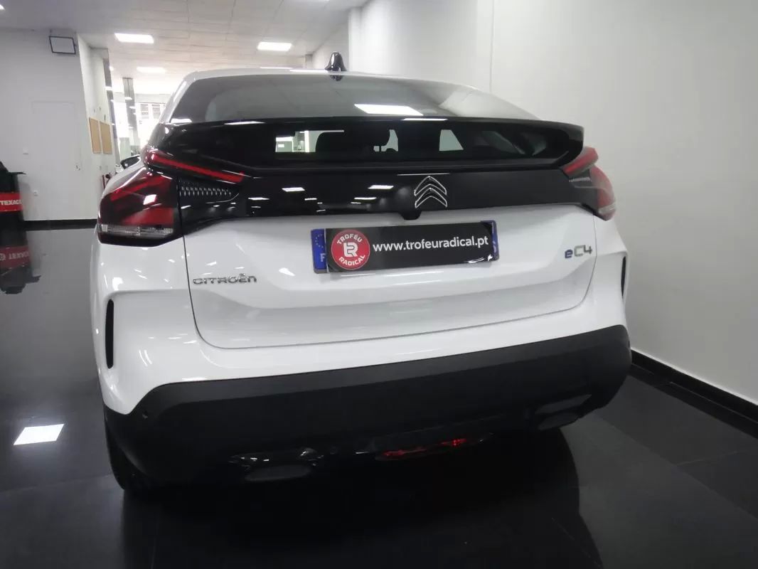 citroen-e-c4-2023-eletrico-200cc