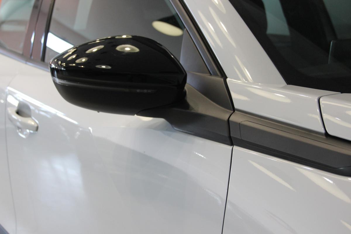 peugeot-2008-2023-gasolina-1199cc