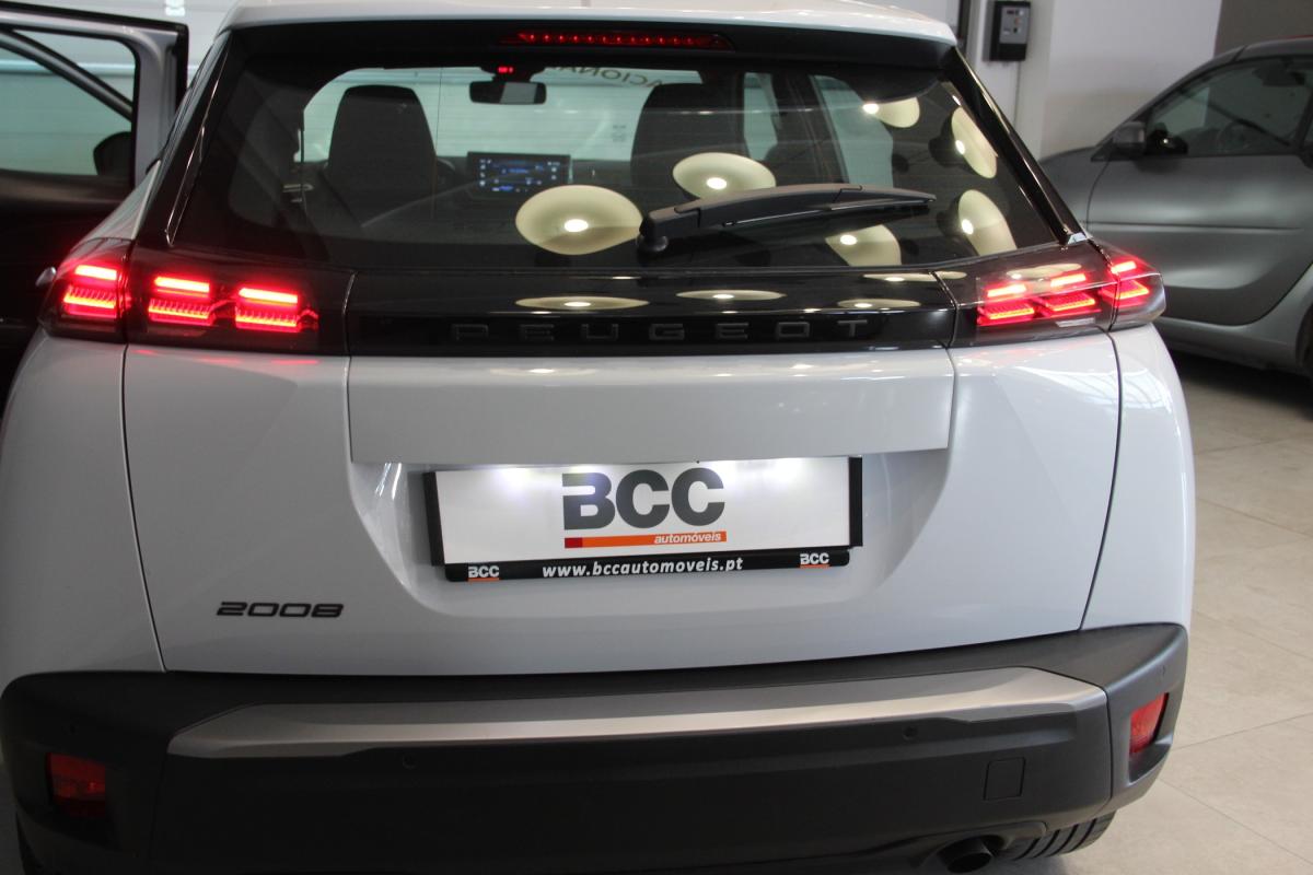 peugeot-2008-2023-gasolina-1199cc