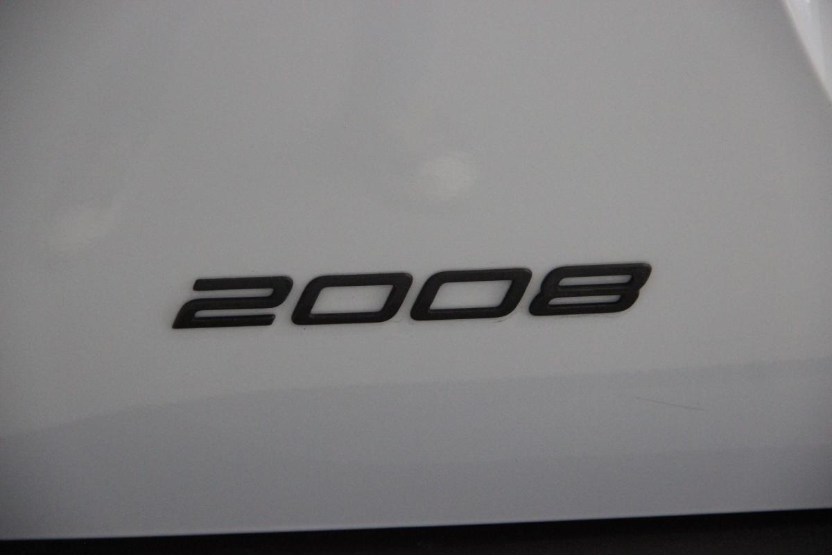 peugeot-2008-2023-gasolina-1199cc