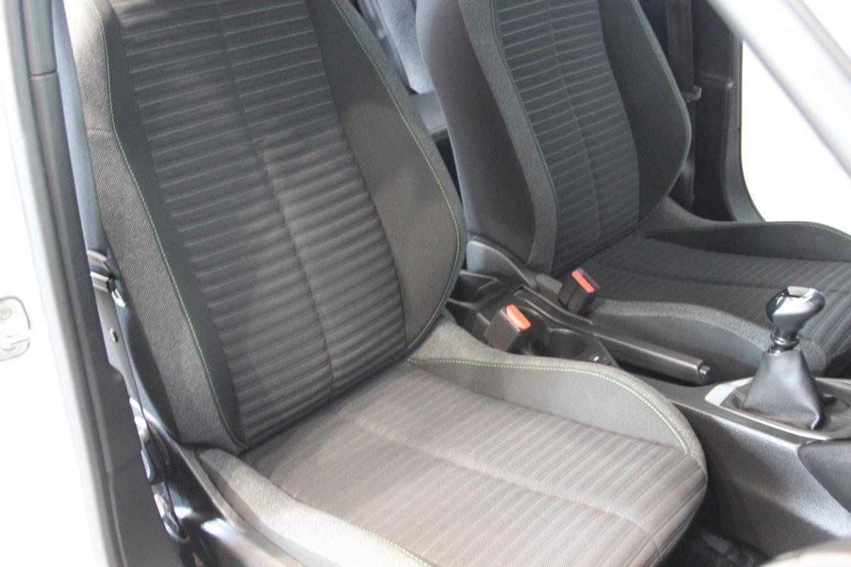 peugeot-2008-2023-gasolina-1199cc