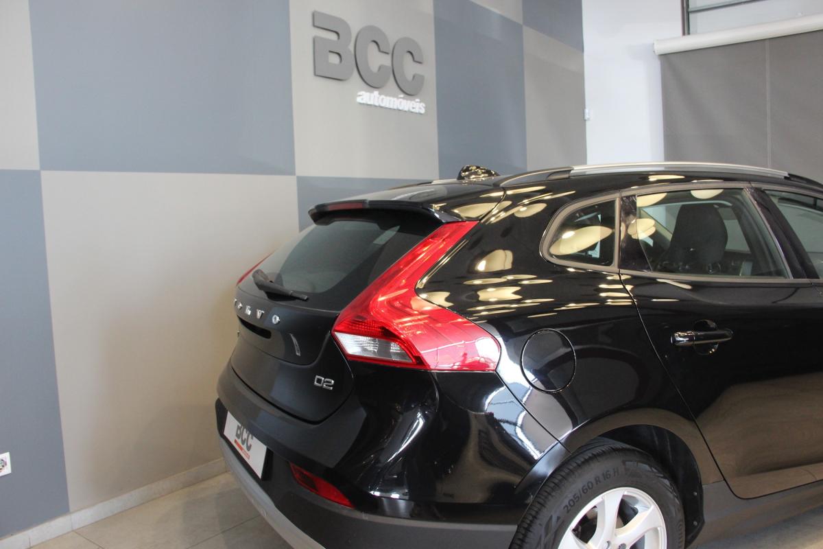 volvo-v40-cross-country-2018-diesel-1969cc