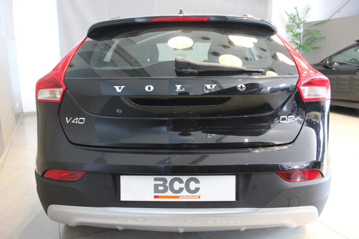 volvo-v40-cross-country-2018-diesel-1969cc