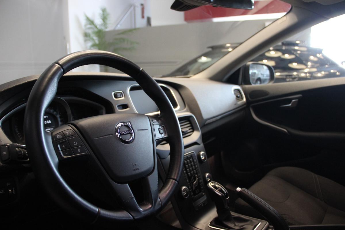 volvo-v40-cross-country-2018-diesel-1969cc
