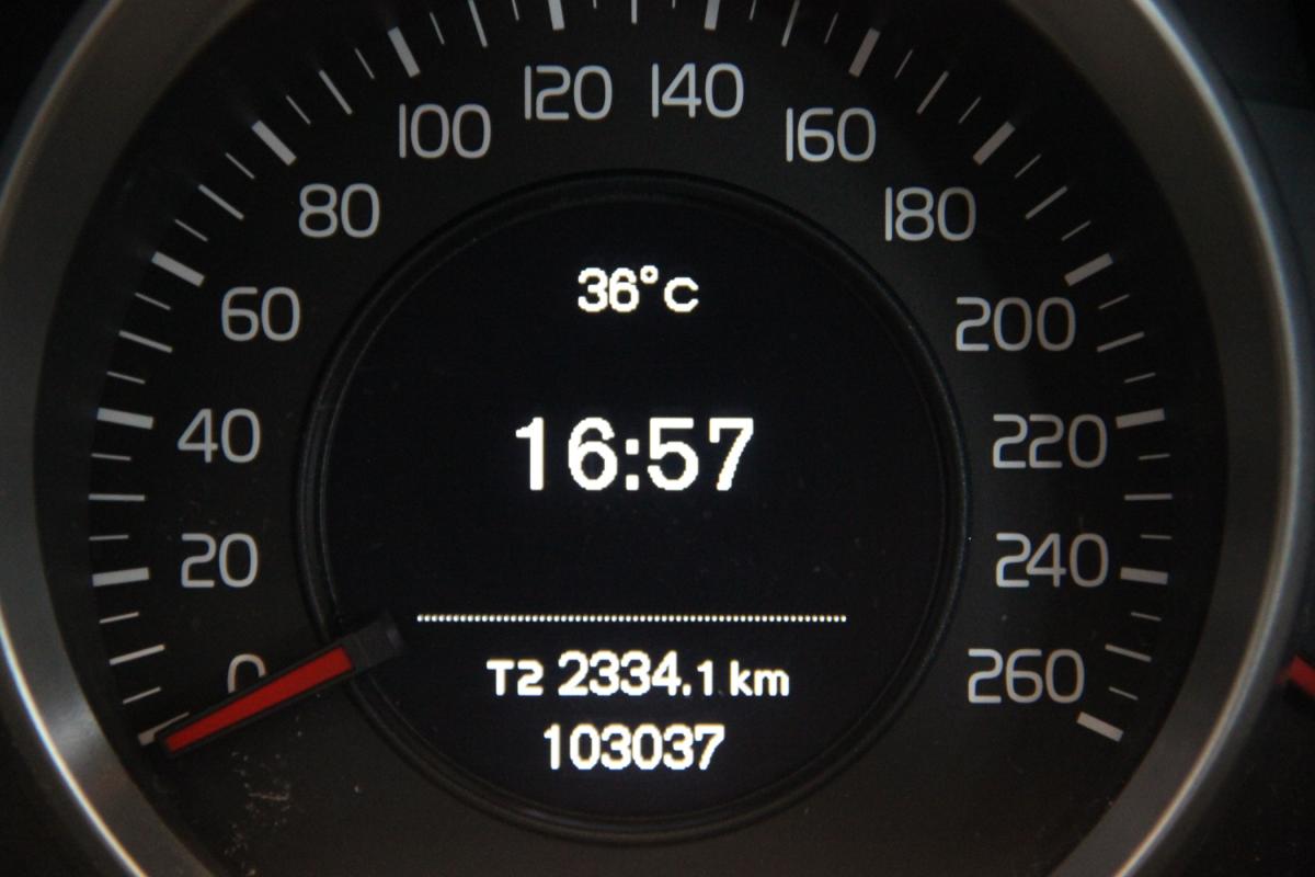 volvo-v40-cross-country-2018-diesel-1969cc