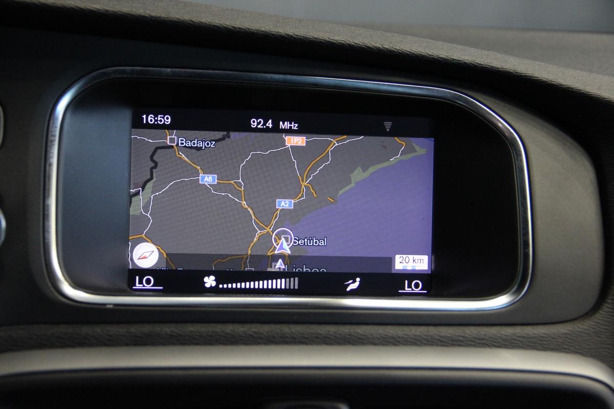 volvo-v40-cross-country-2018-diesel-1969cc