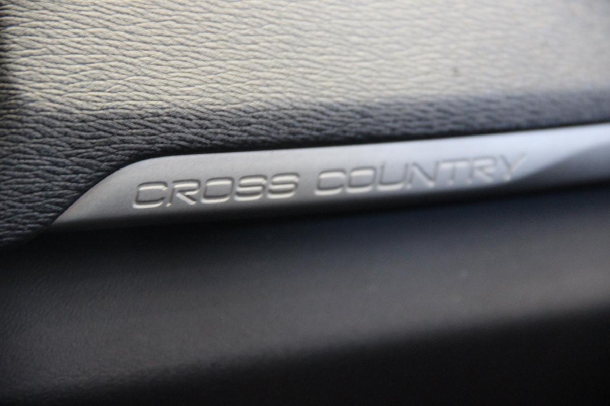 volvo-v40-cross-country-2018-diesel-1969cc